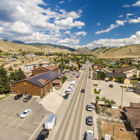 Super 8 By Wyndham Gardiner/Yellowstone Park Area Exterior photo
