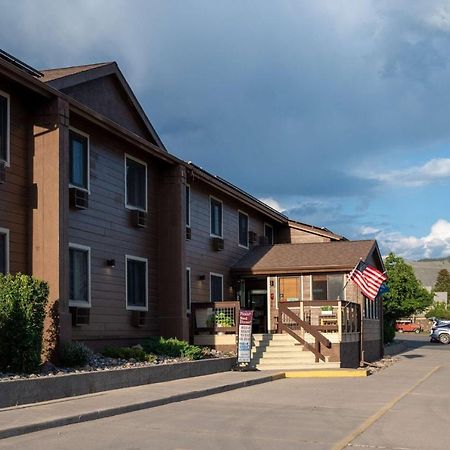 Super 8 By Wyndham Gardiner/Yellowstone Park Area Exterior photo