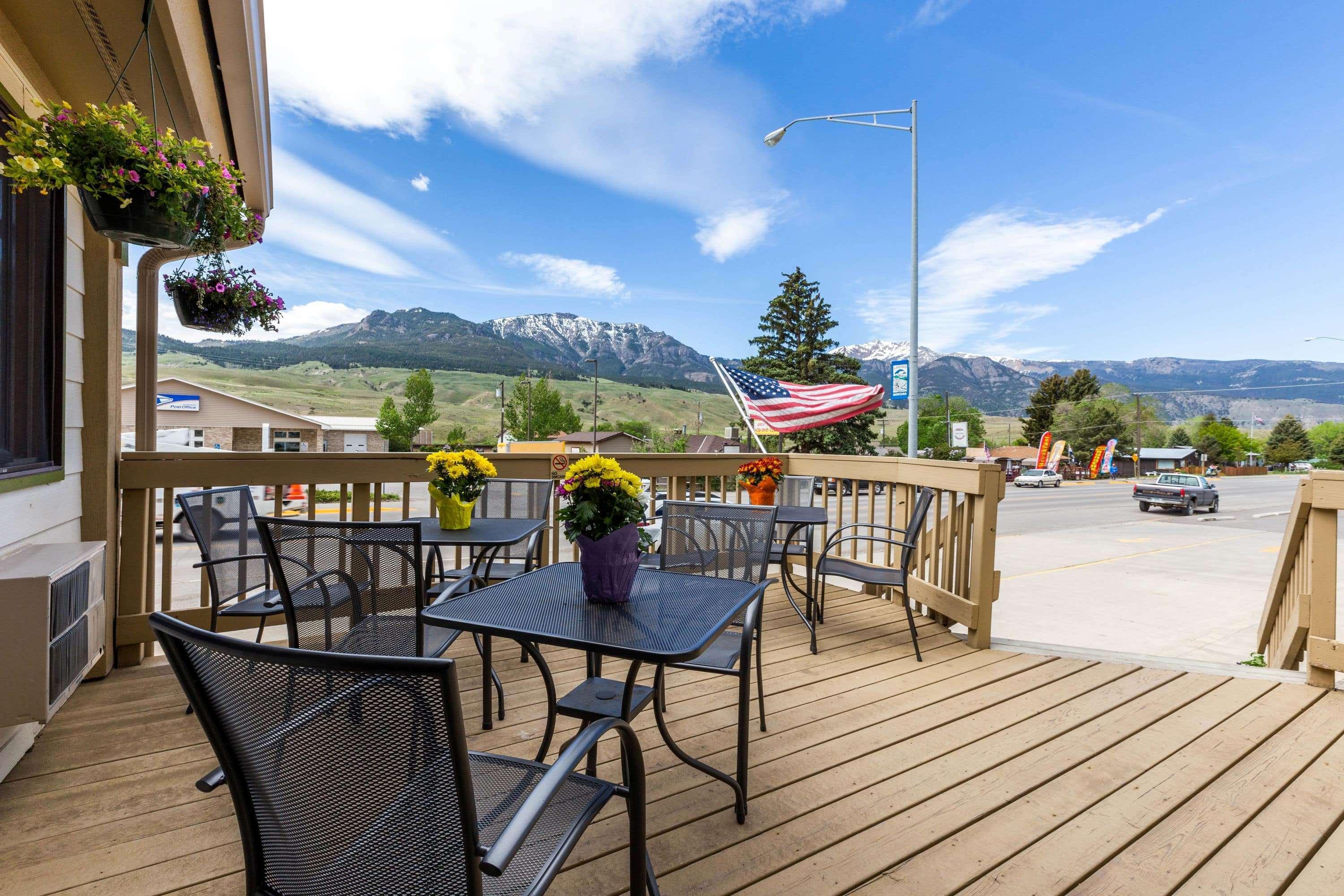 Super 8 By Wyndham Gardiner/Yellowstone Park Area Exterior photo