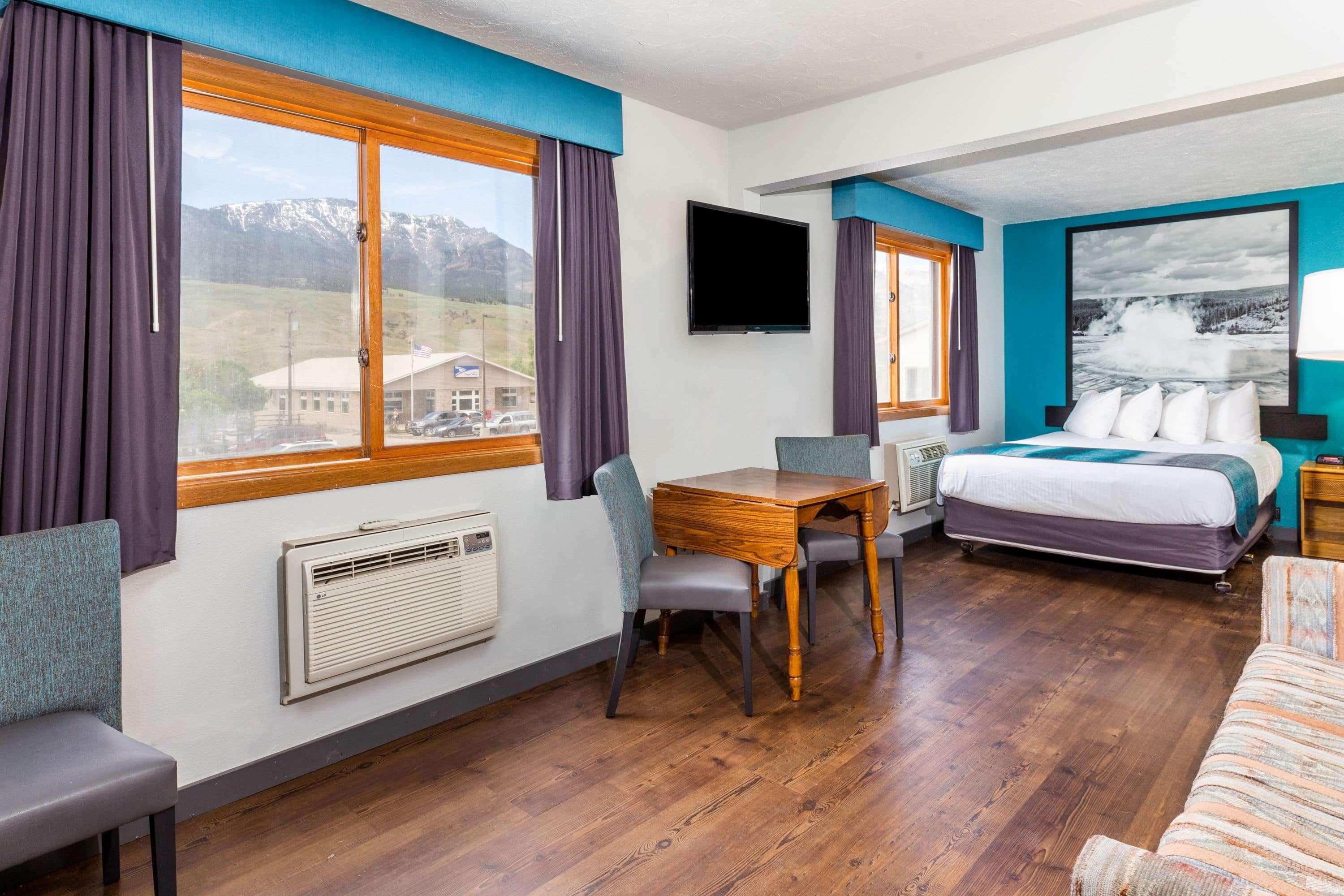 Super 8 By Wyndham Gardiner/Yellowstone Park Area Exterior photo