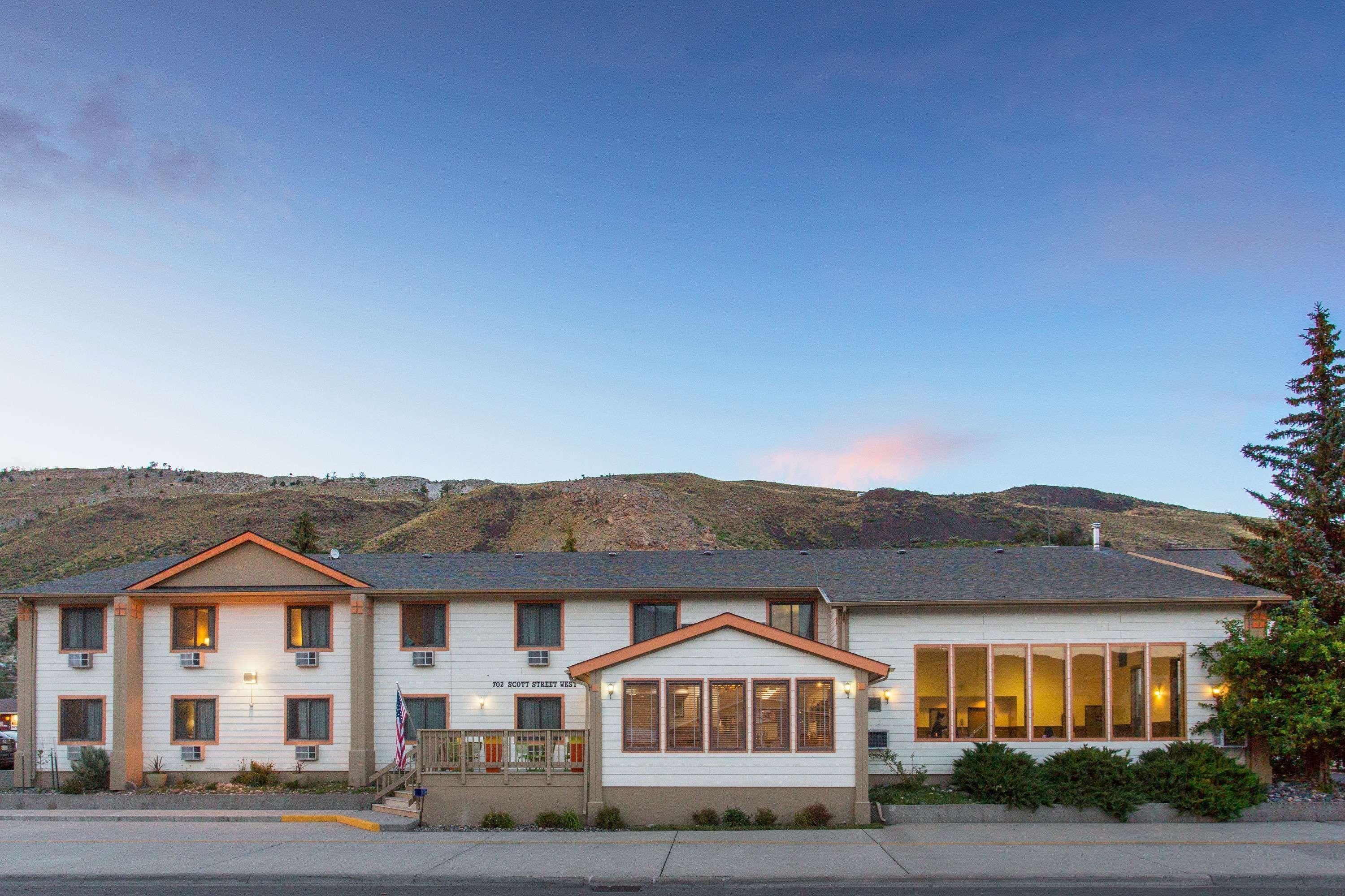 Super 8 By Wyndham Gardiner/Yellowstone Park Area Exterior photo