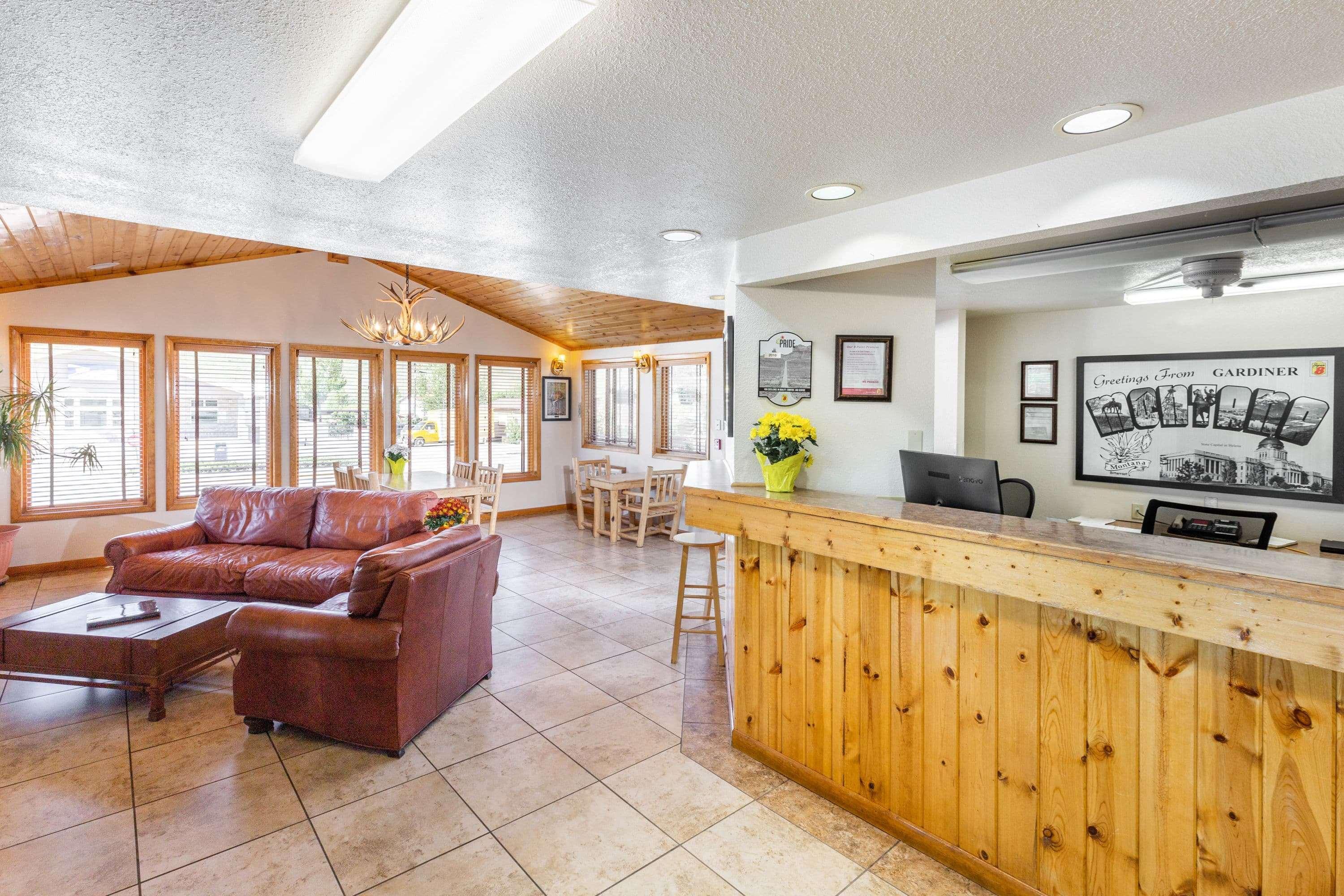 Super 8 By Wyndham Gardiner/Yellowstone Park Area Exterior photo