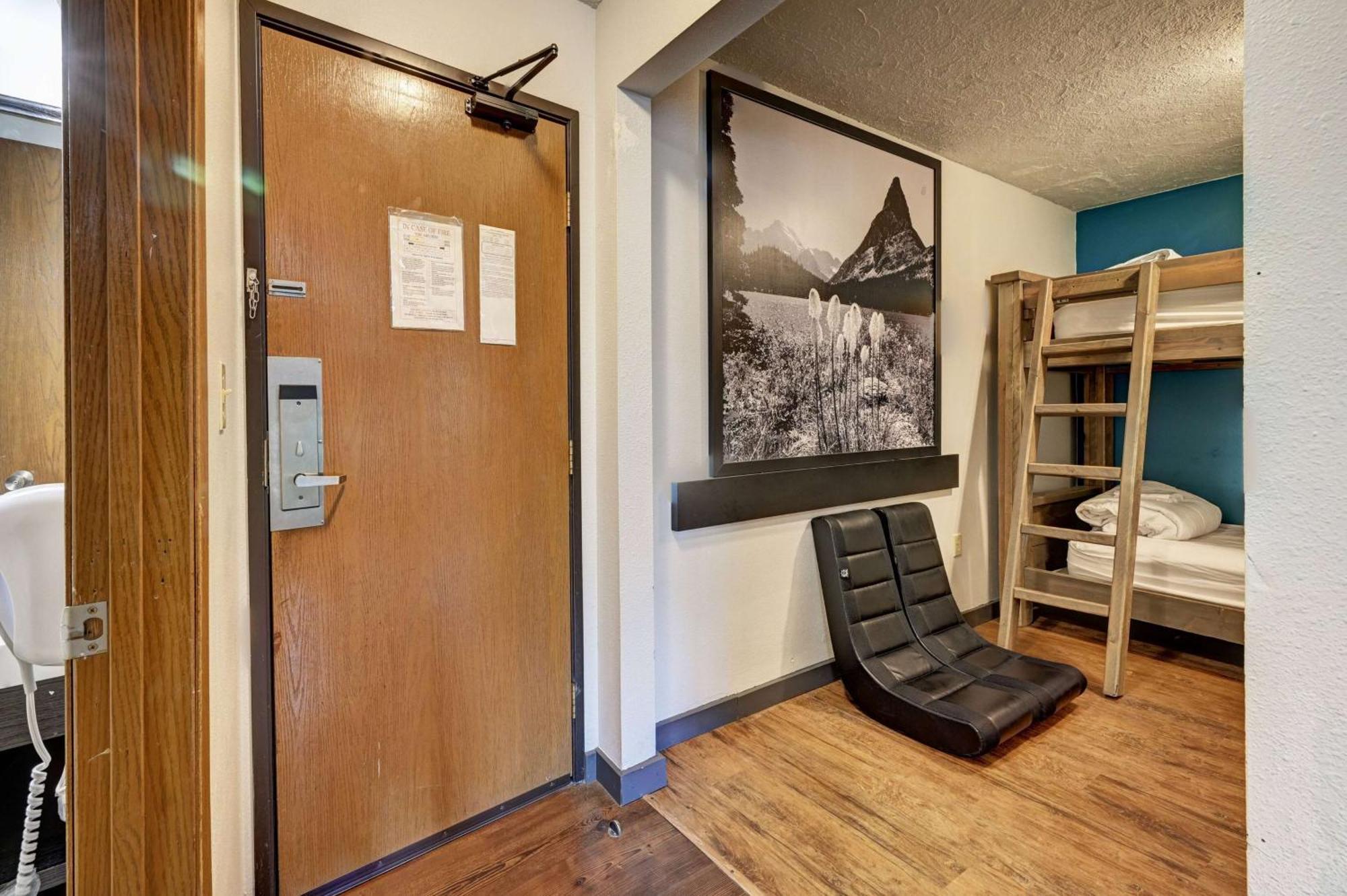 Super 8 By Wyndham Gardiner/Yellowstone Park Area Exterior photo