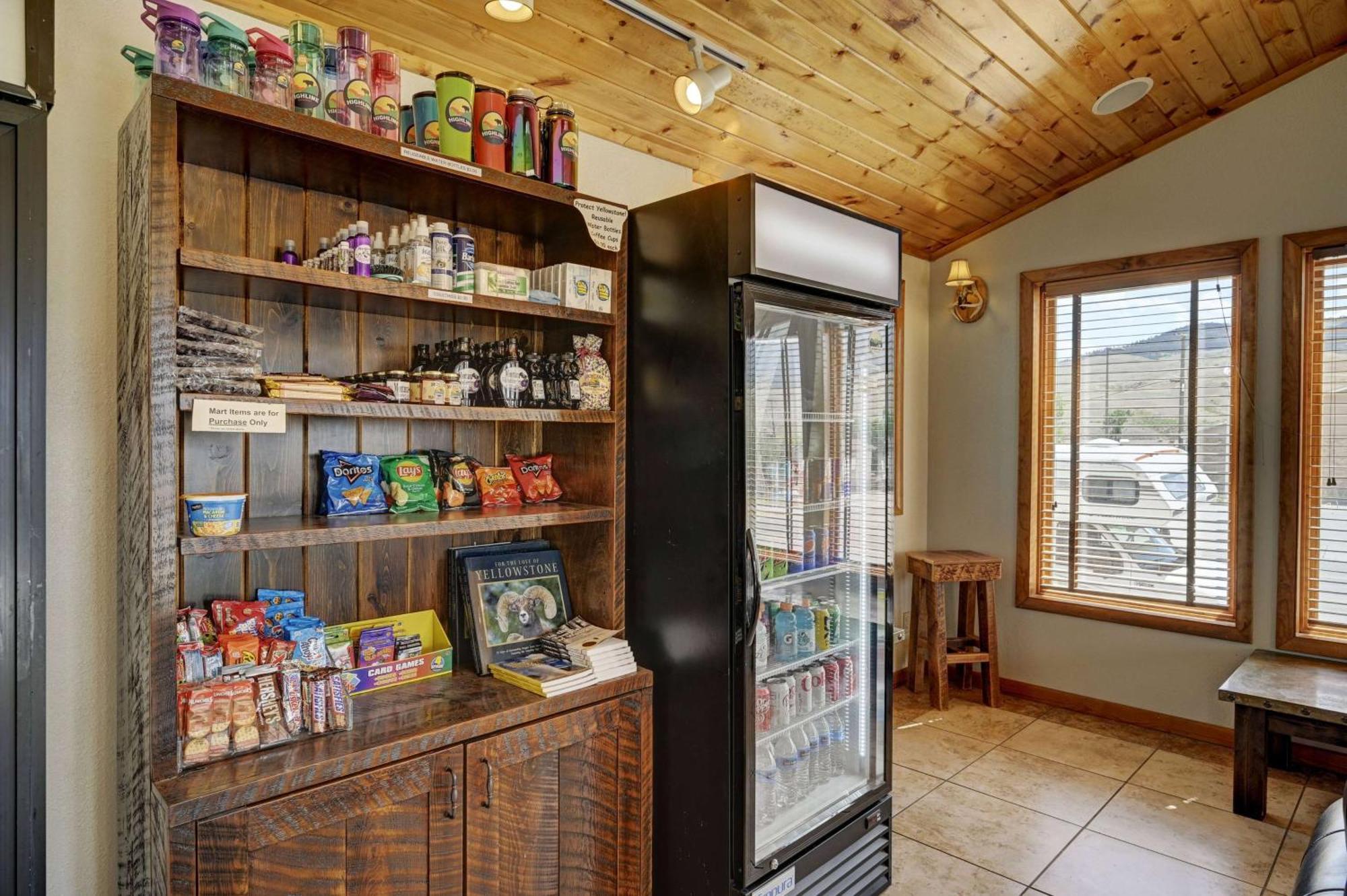 Super 8 By Wyndham Gardiner/Yellowstone Park Area Exterior photo