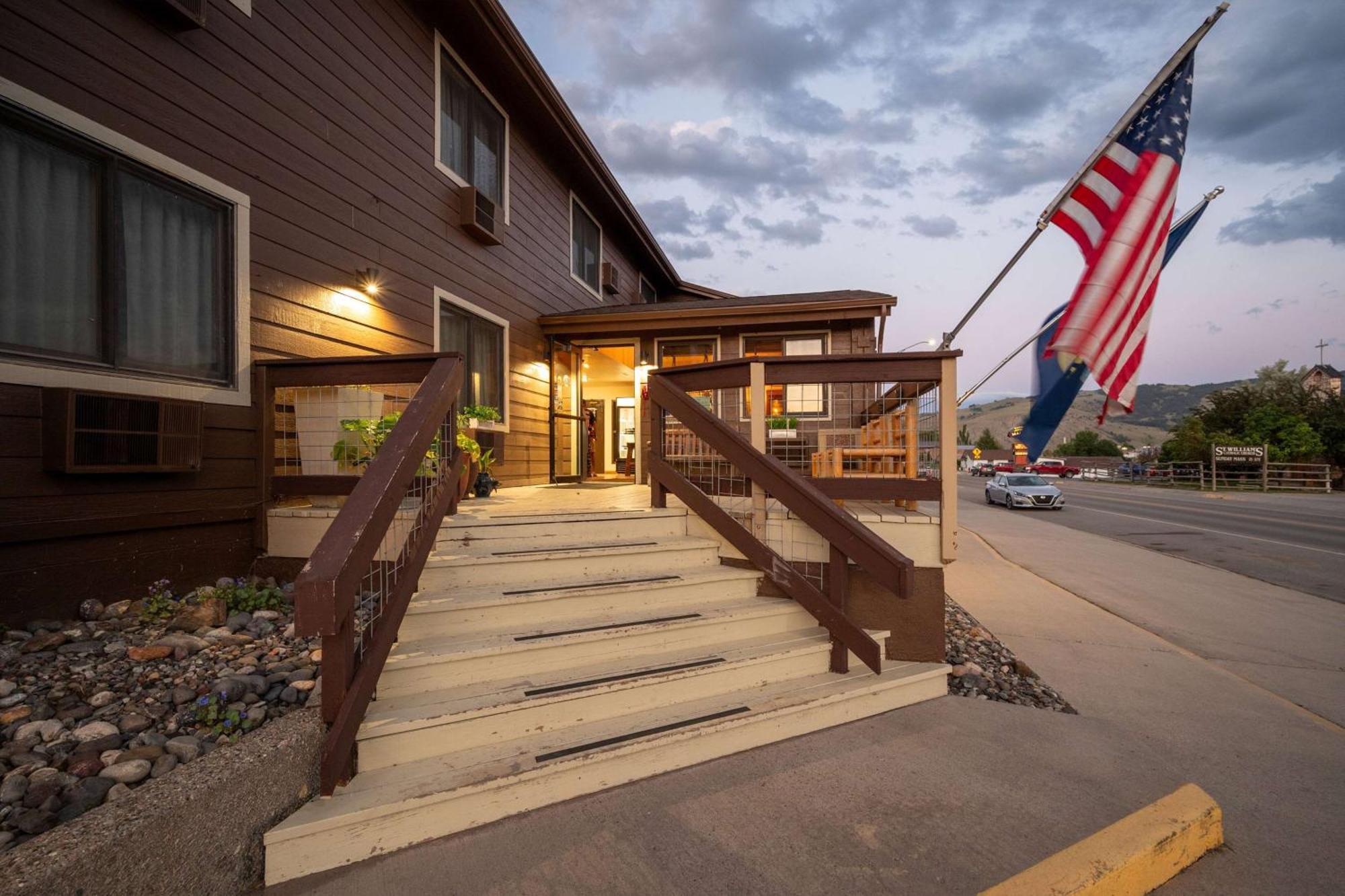 Super 8 By Wyndham Gardiner/Yellowstone Park Area Exterior photo