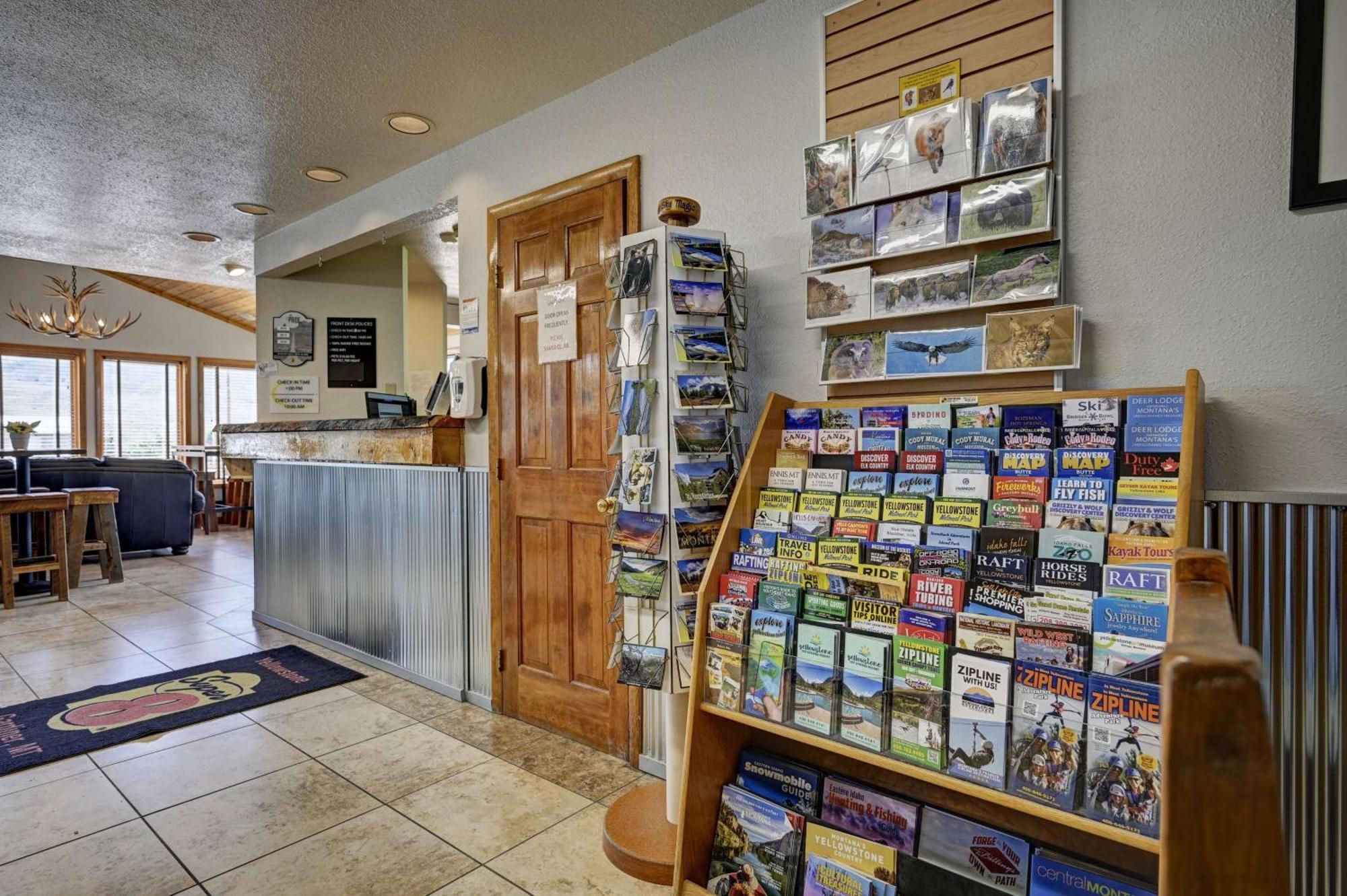 Super 8 By Wyndham Gardiner/Yellowstone Park Area Exterior photo