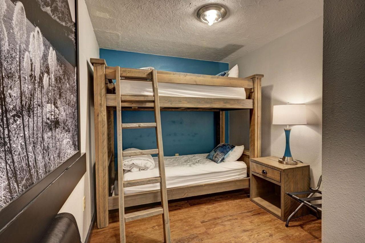 Super 8 By Wyndham Gardiner/Yellowstone Park Area Exterior photo